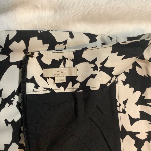 LOFT Pencil Skirt Size 2 - Picture 7 of 8